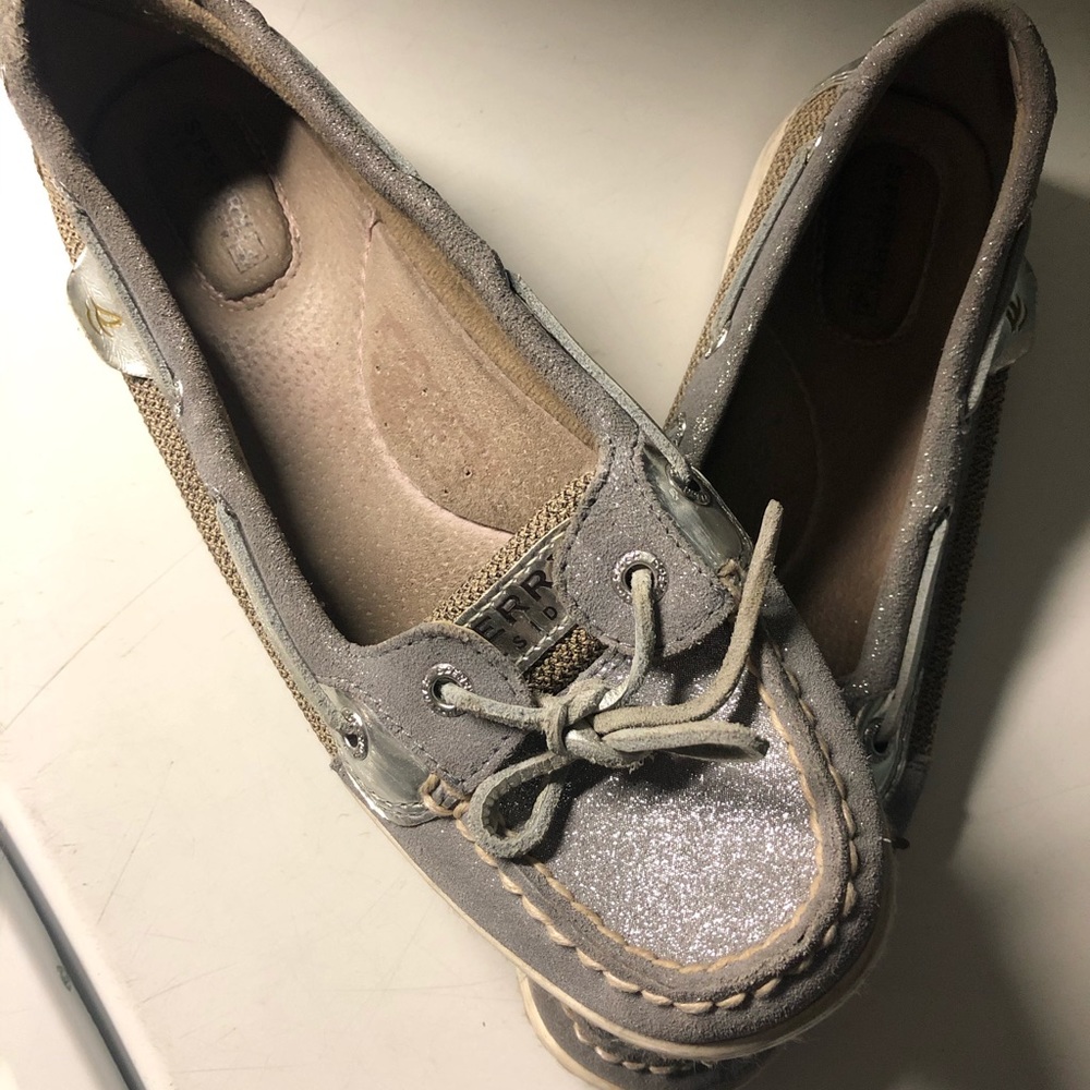 Sperry Shoes Women’s 7.5 (in silver)